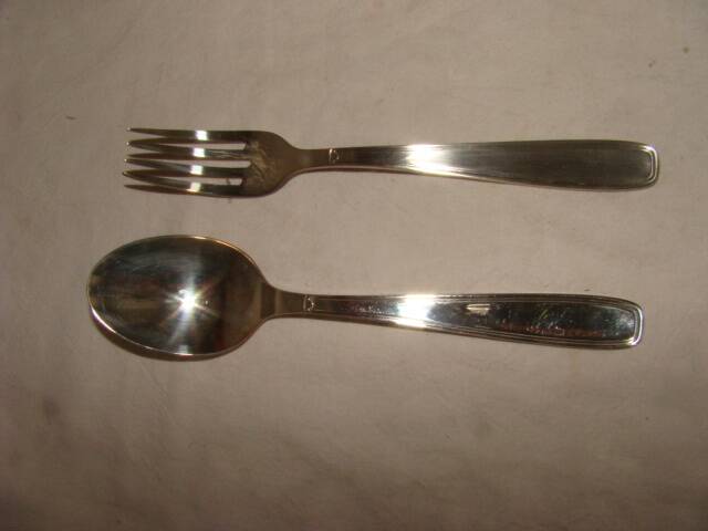 Couverts de table en métal argenté avec écrin