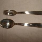 Couverts de table en métal argenté avec écrin