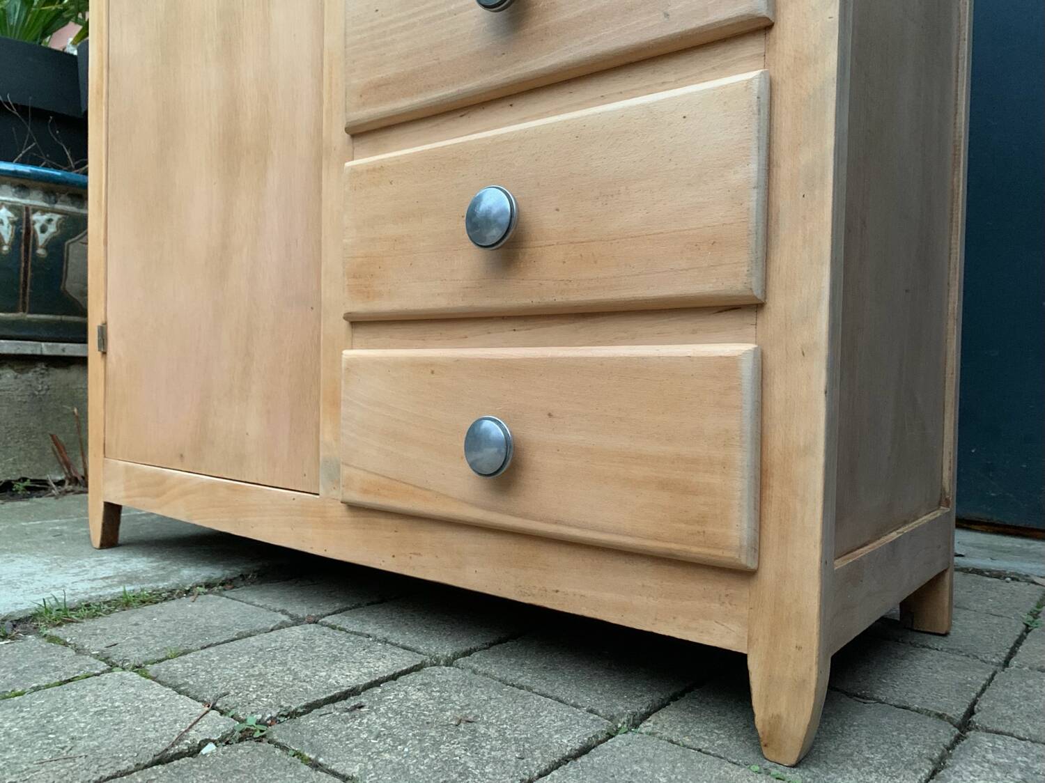 Armoire parisienne asymétrique bois brut 1950