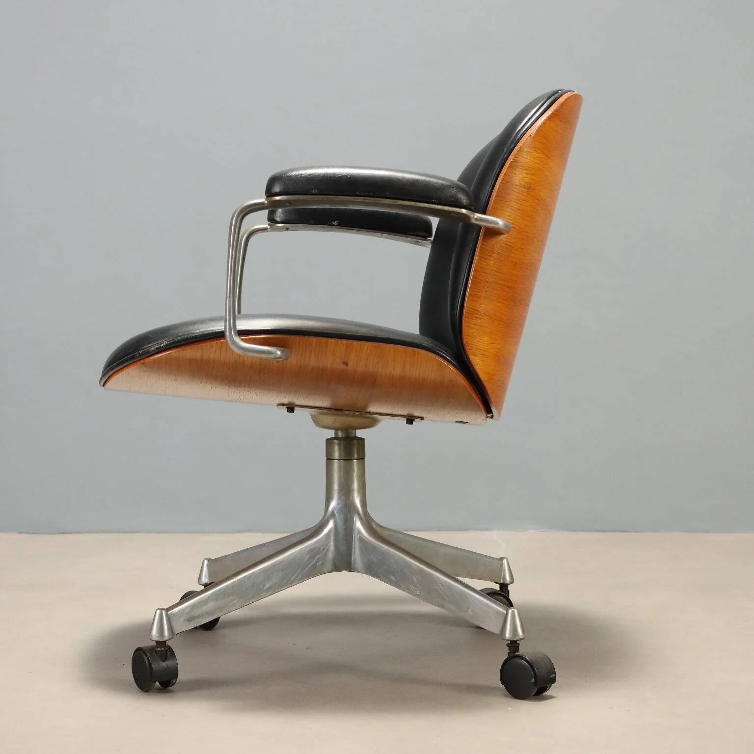 Fauteuil pivotant MIM années 1960