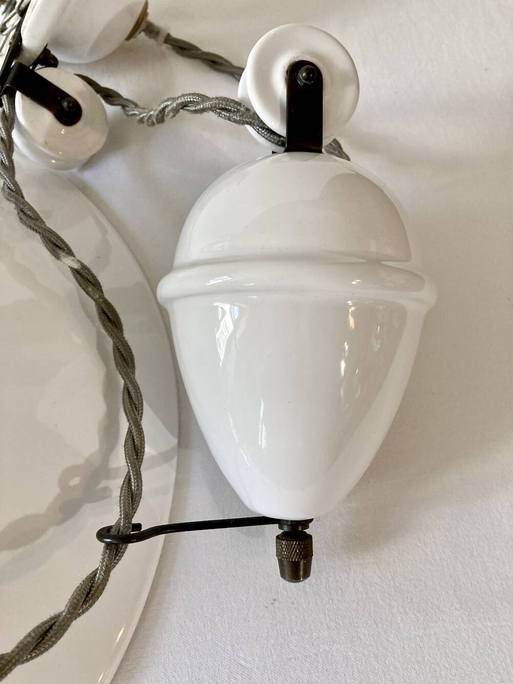 Suspension rises and falls in white glazed ceramic by The French House.