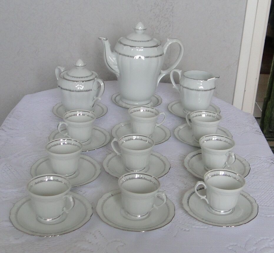 Service à café porcelaine Limoges ulim 12 pieces decor argente fond blanc