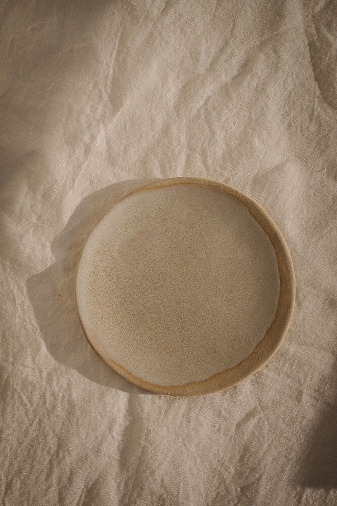 Flat stoneware plate - white