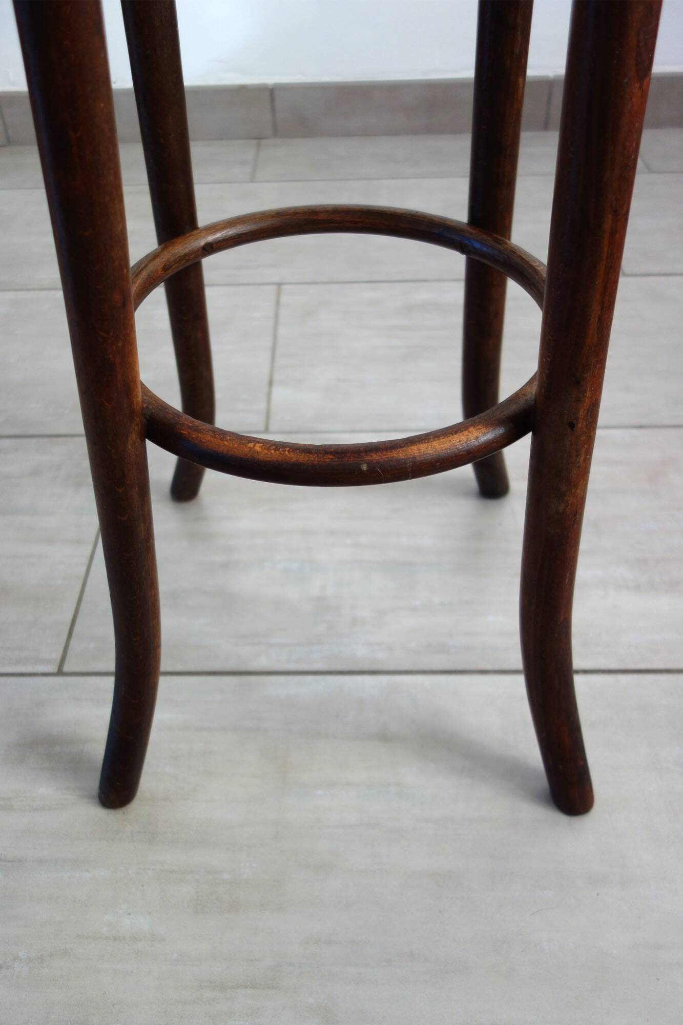 Children's high stool in curved wood, 1890s