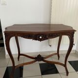 Table en noyer sculpté style Louis XV