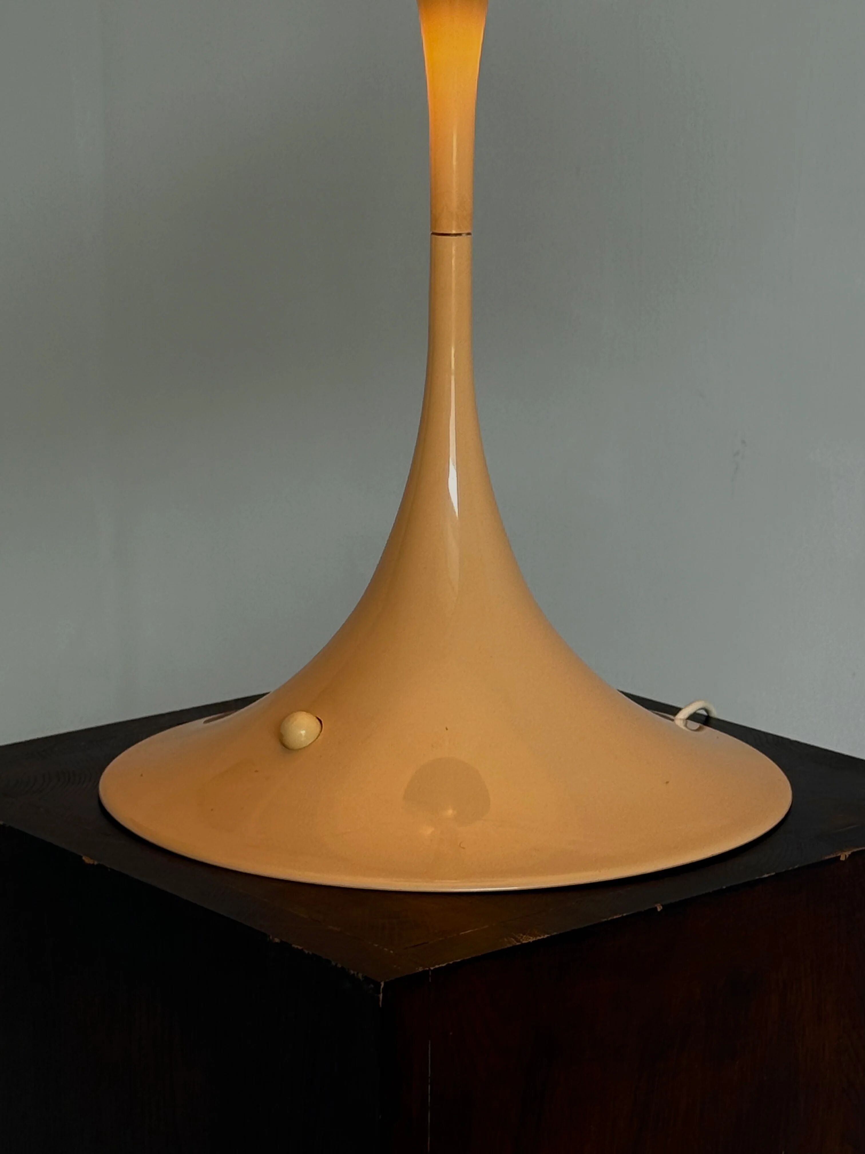 Lampe de table Panthella Louis Poulsen Verner Panton base beige