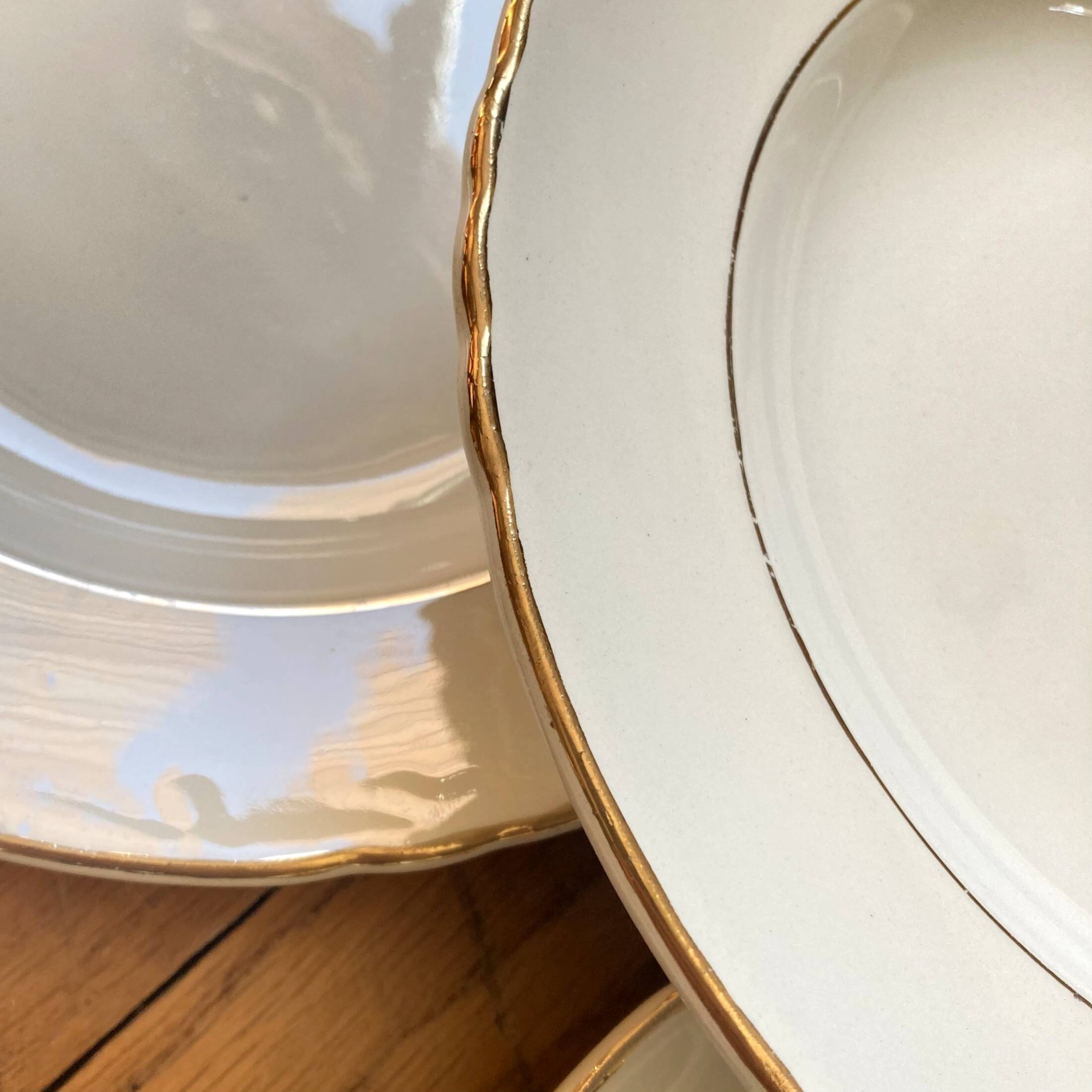 Lot de 6 assiettes creuses en faïence ancienne blanche et or Moulin des loups Orchies vintage