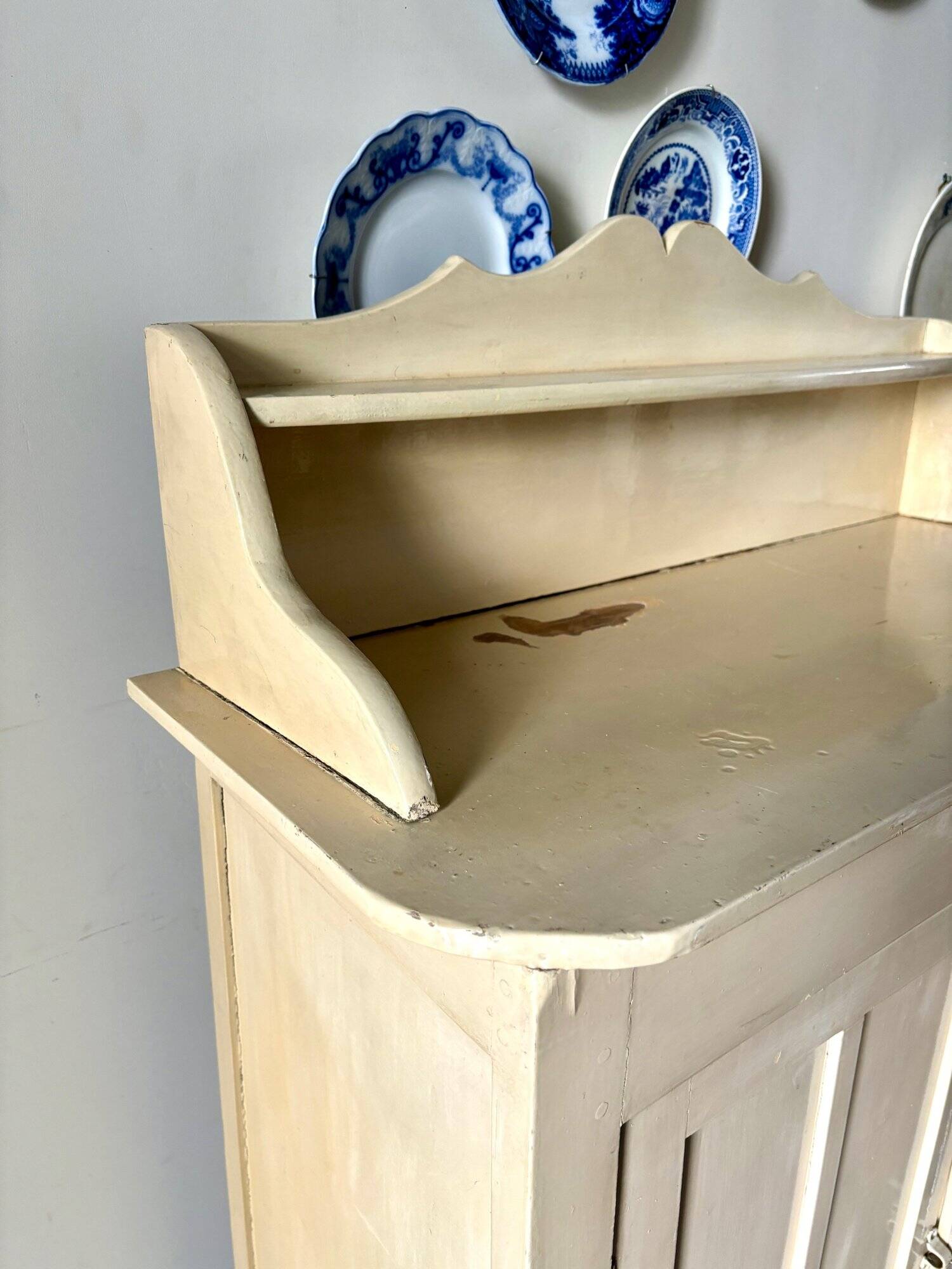 Confiturier, buffet 2 portes en bois beige