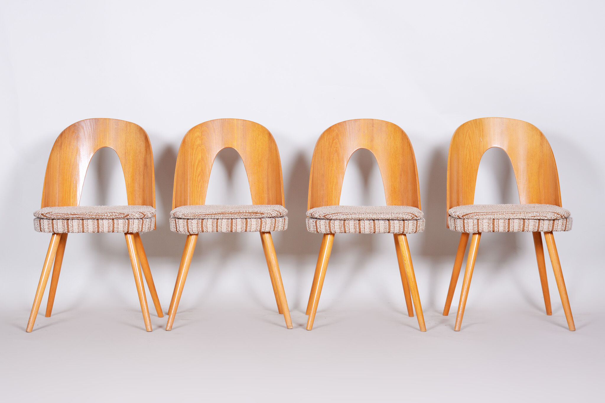 Four Antonín Šuman dining chairs - 1950s Czechia