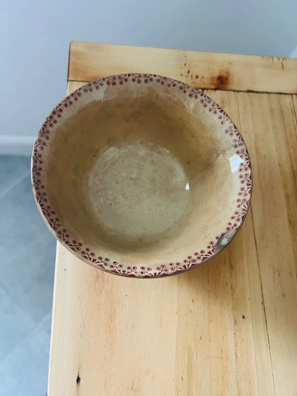 Bowl of vine leaves Establishment Debray Guadeloupe