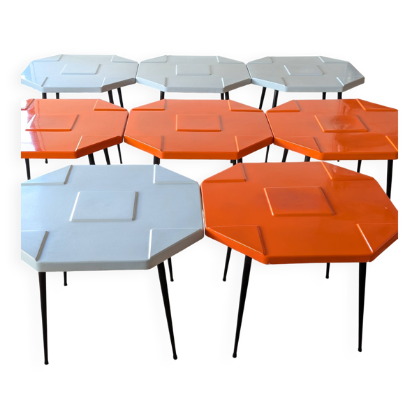 Lot de 15 tables fibre de verre années 70 (11 orange et 4 grises) space age