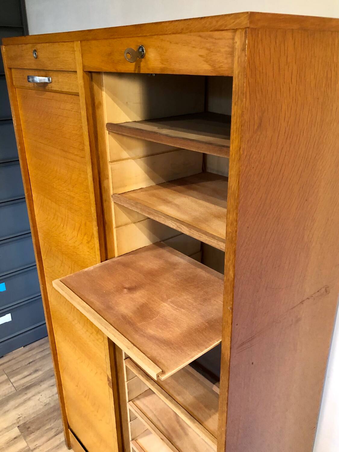 Double curtain filing cabinet