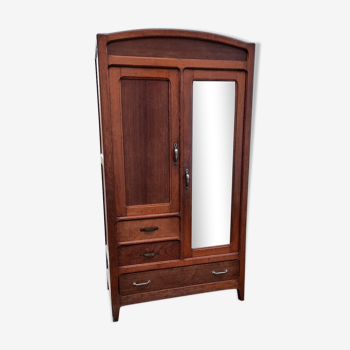 Armoire parisienne