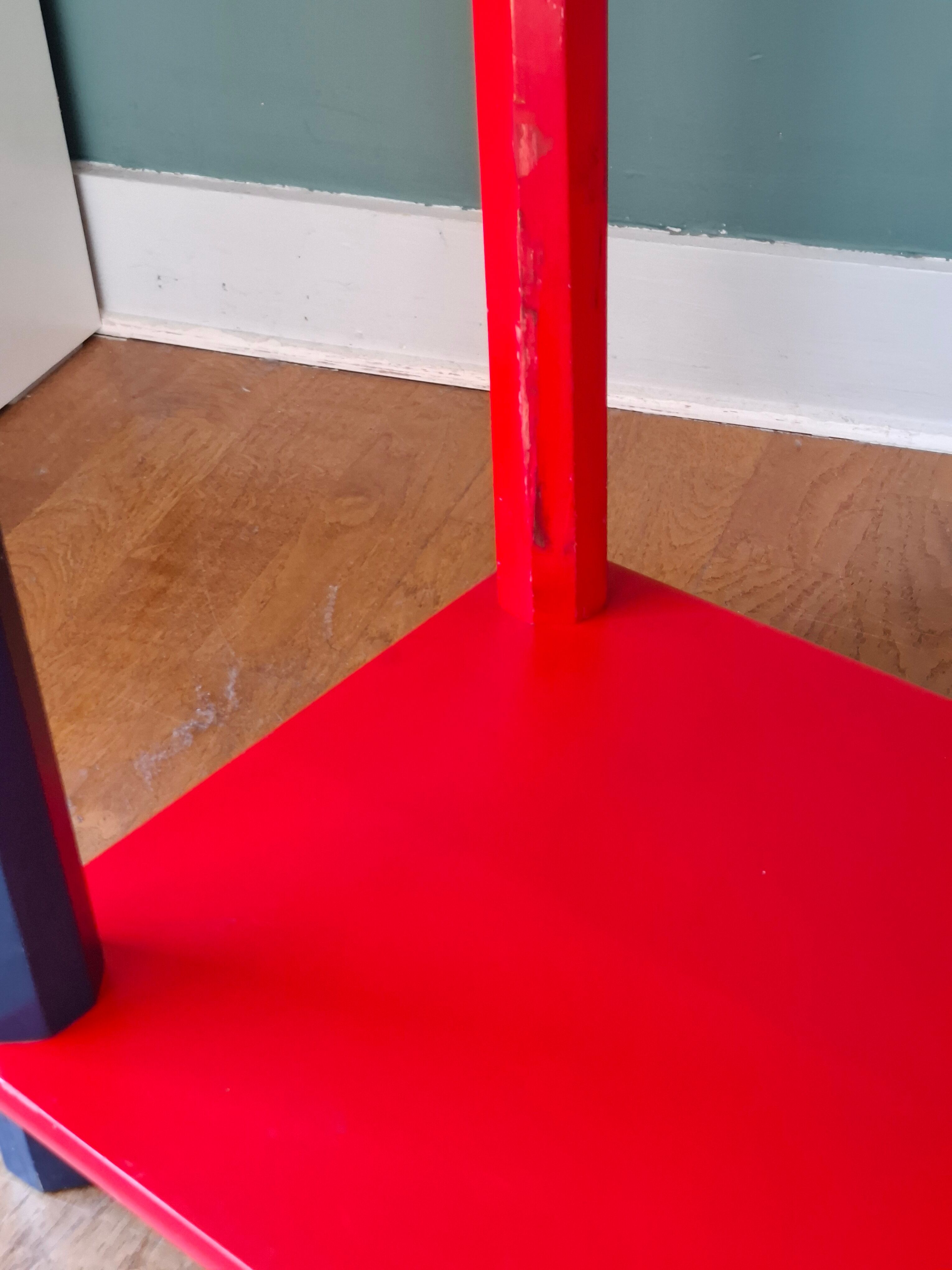Memphis style pencil shelf