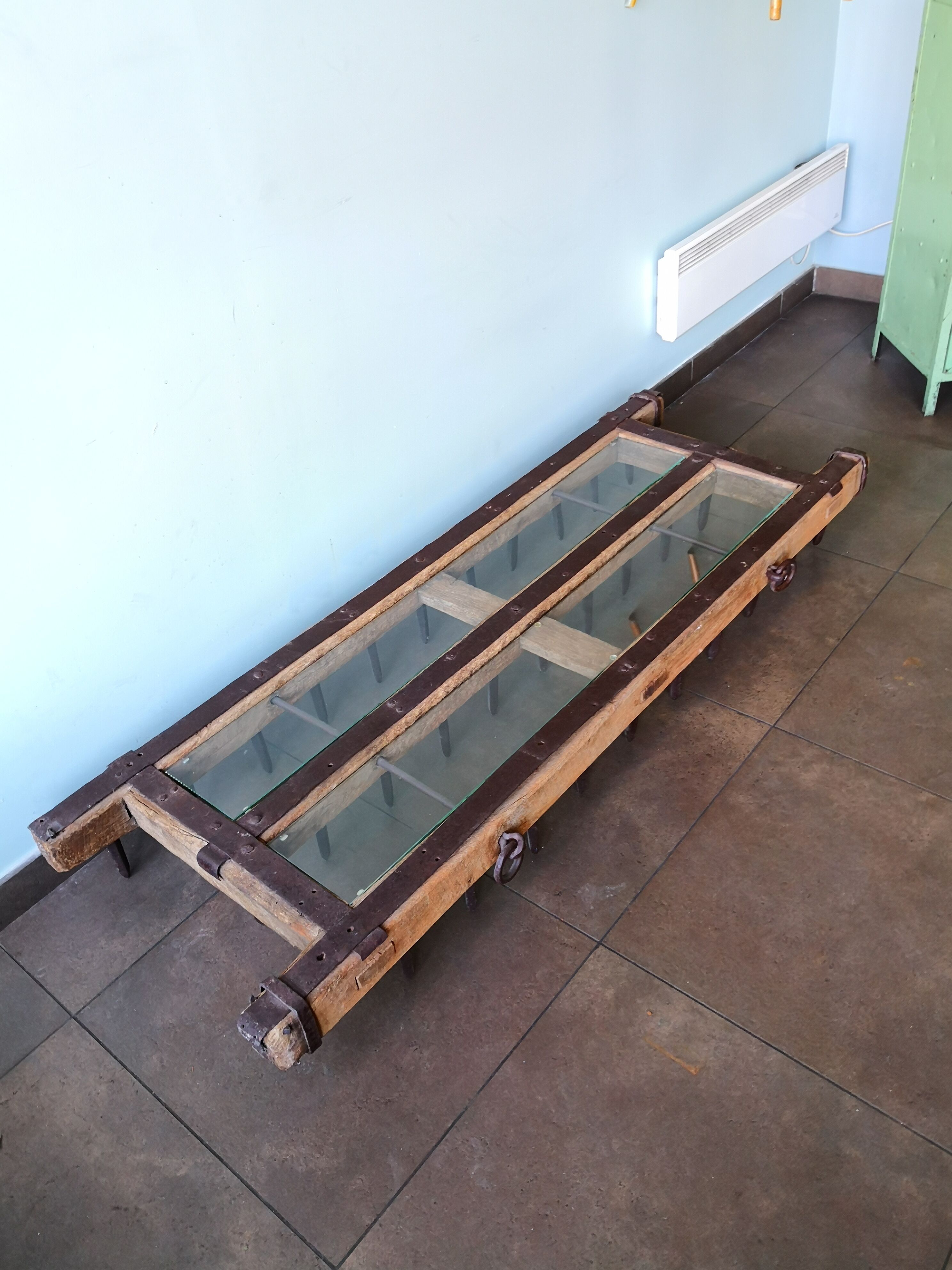 Table basse, herse agricole