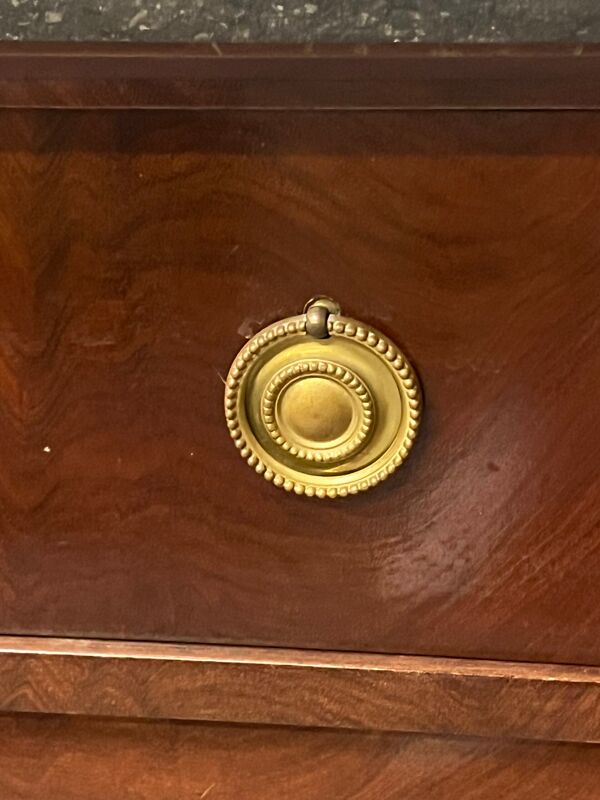 Commode Empire, époque début du XIXe siècle en bois de placage acajou