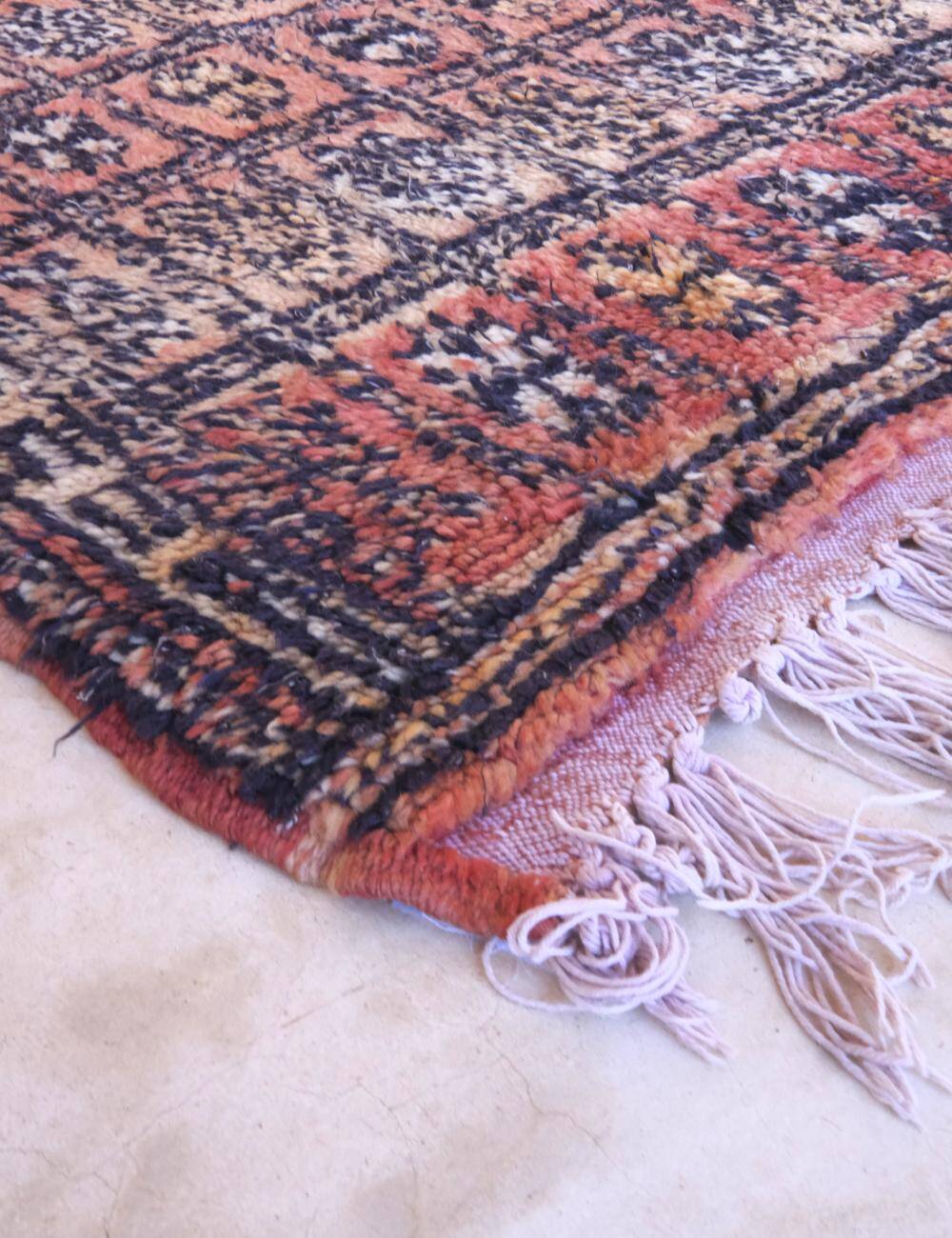 Vintage Berber Rug - 287 x 202 cm