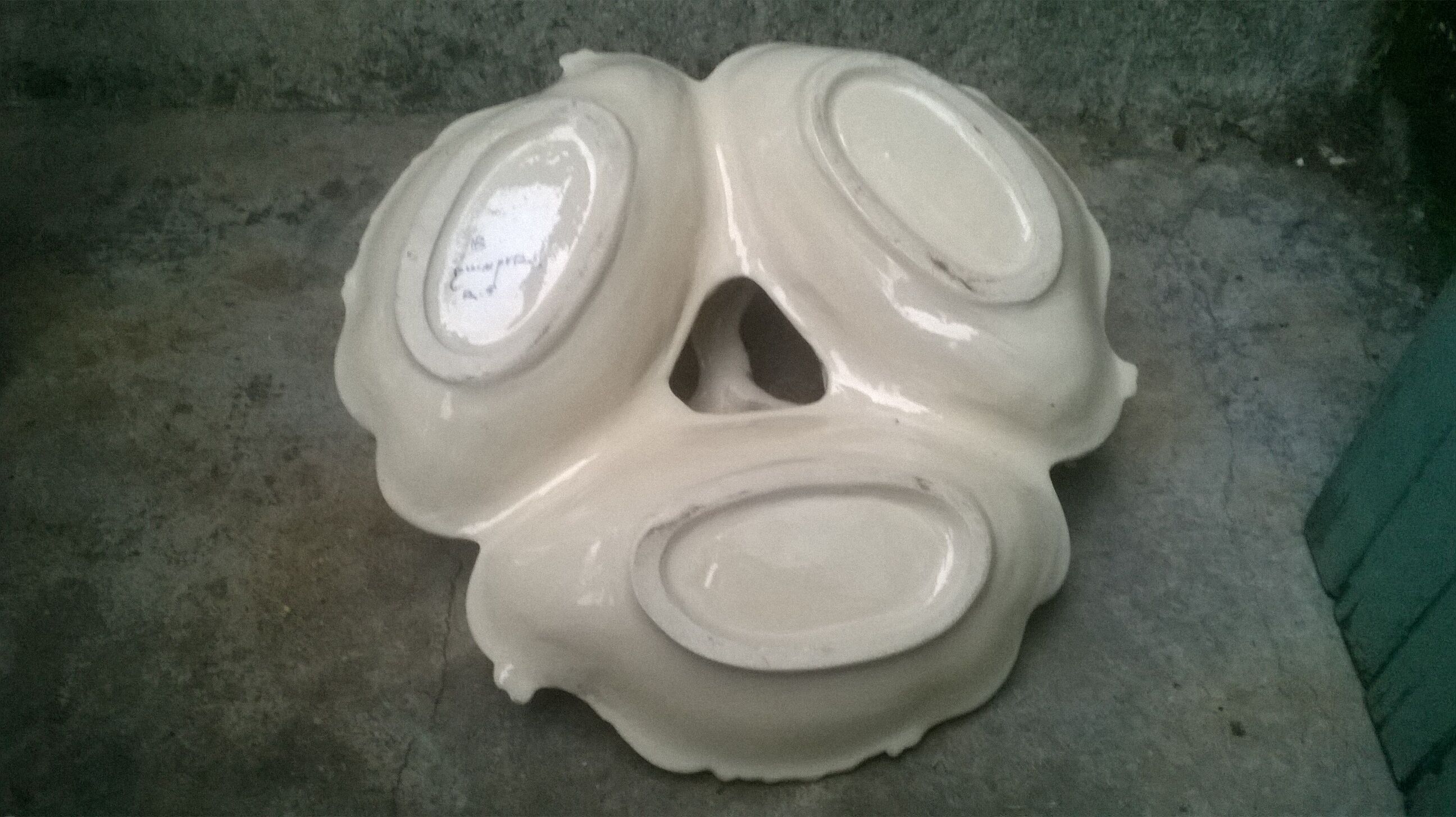 Serviteur ou mendiant en faïence de Quimper