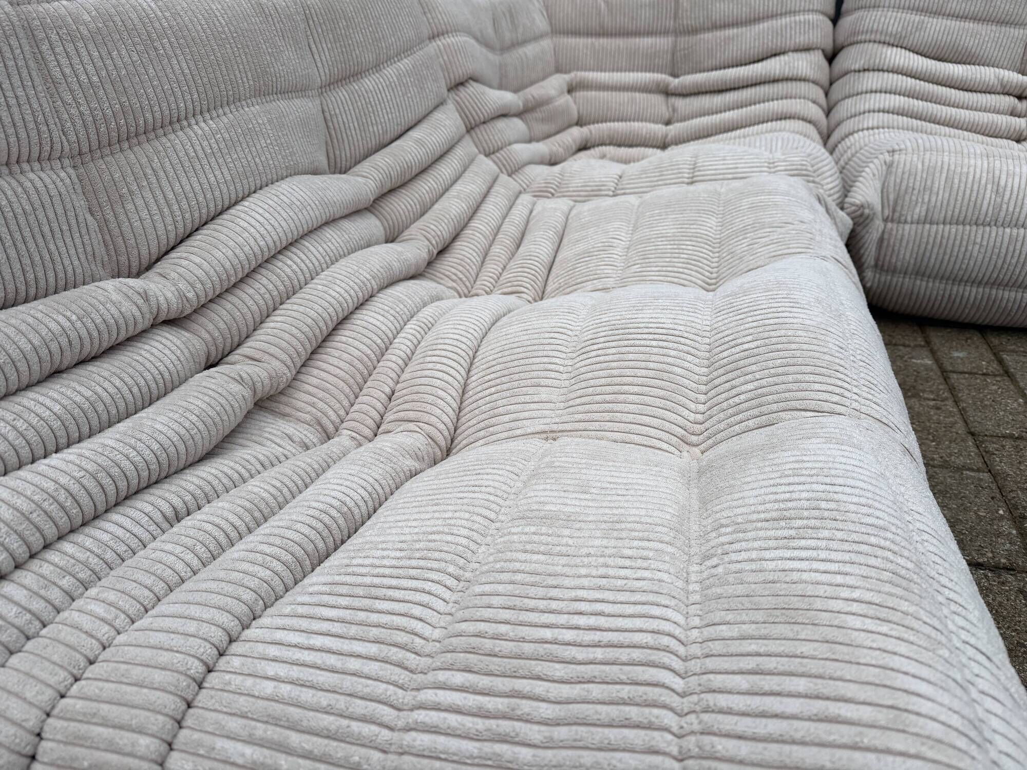 Original ligne roset togo set 3z, 2z + corner beige corduroy in new condition!!