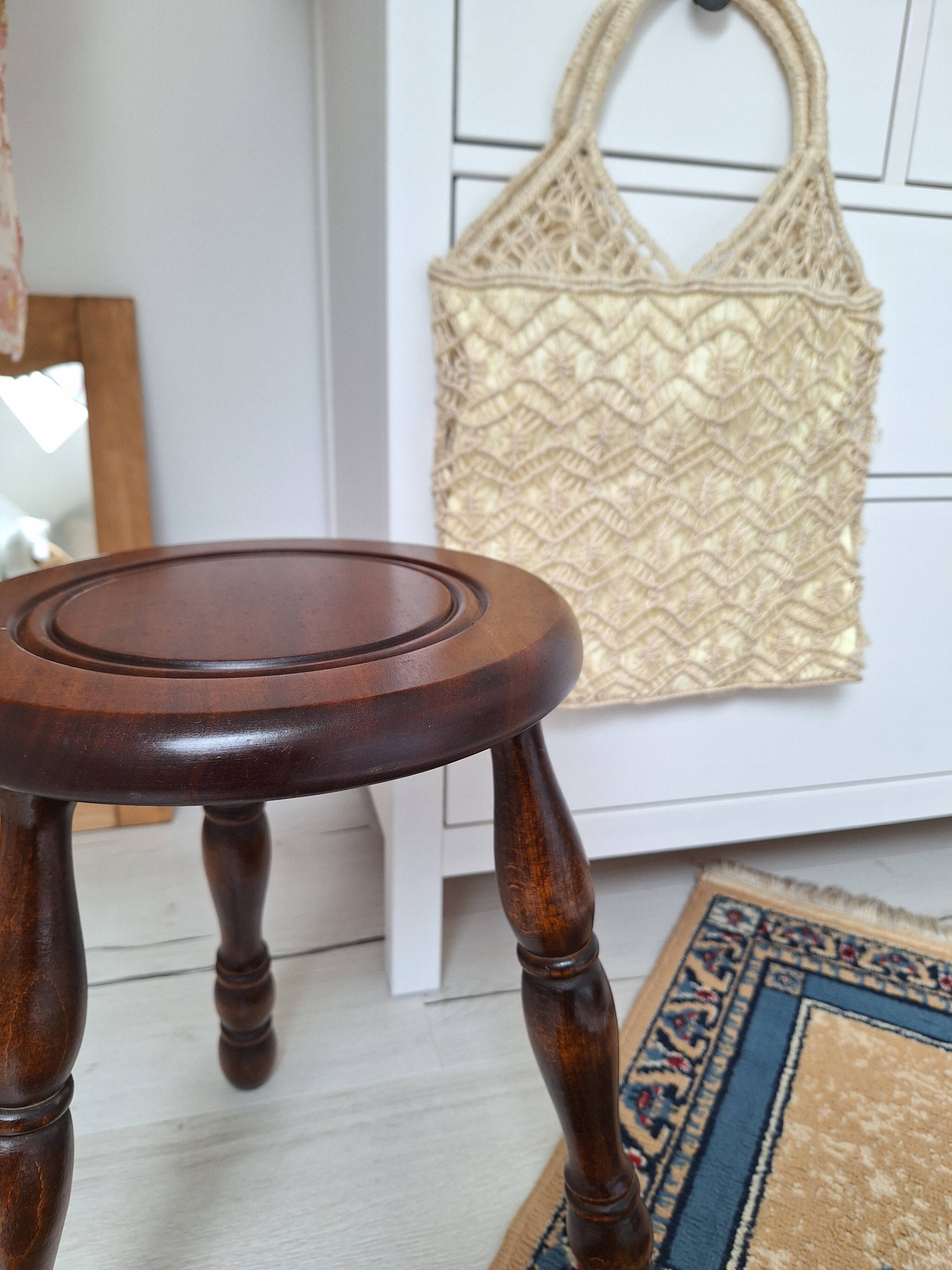 Tabouret tripode