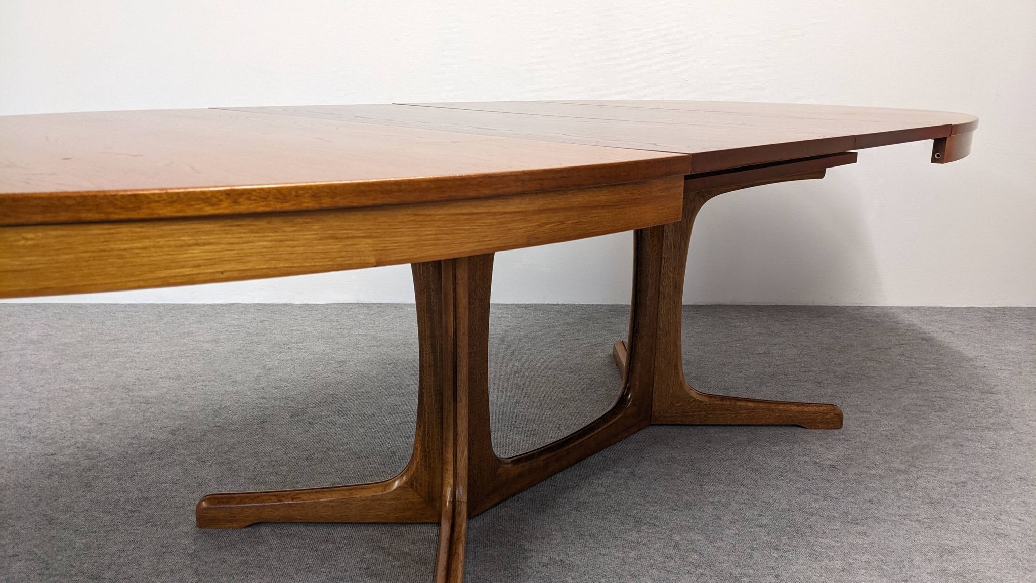 Table ovale de salle à manger extensible Baumann, France vers 1970