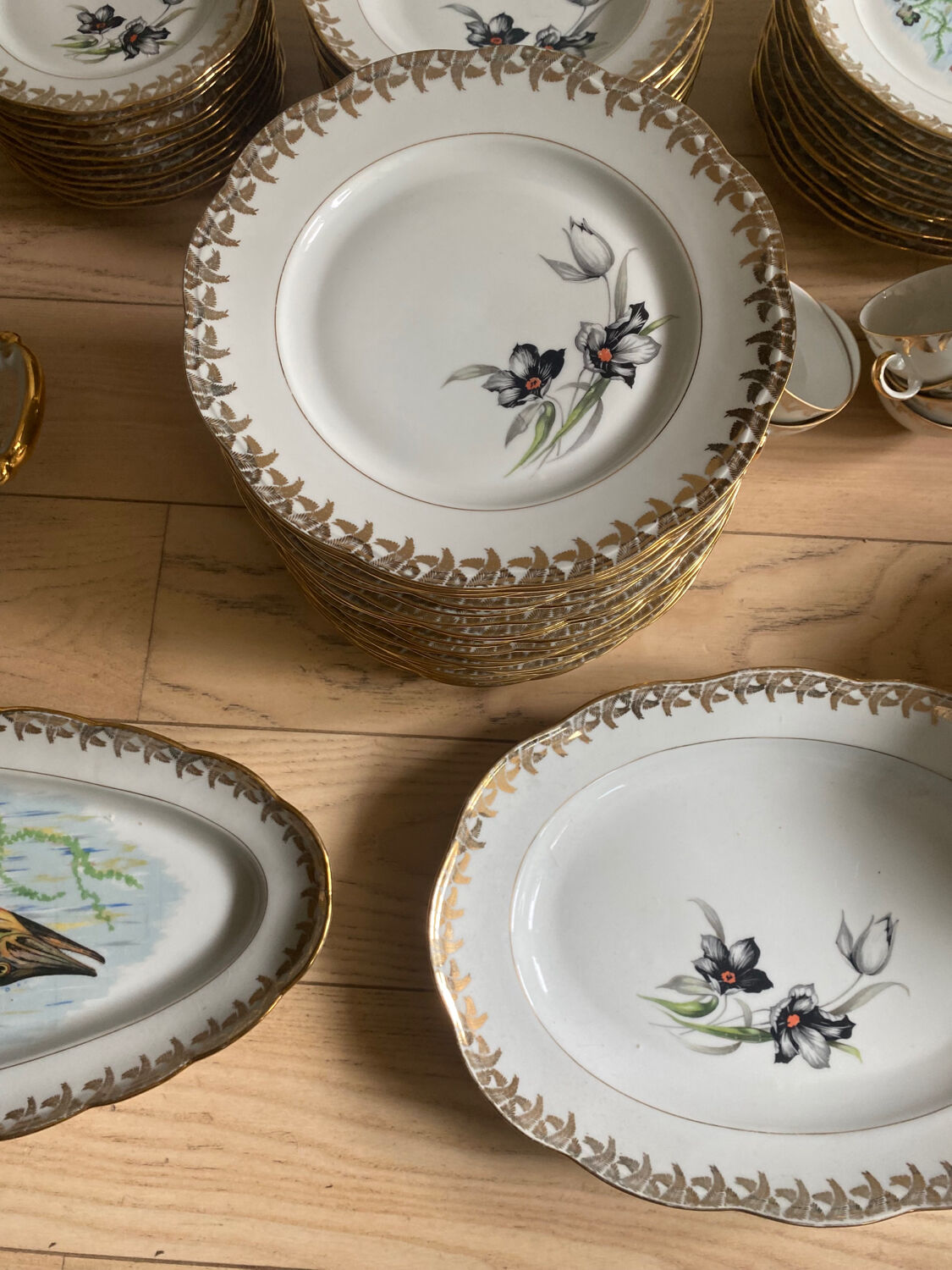 Porcelain - 79-piece dinner service