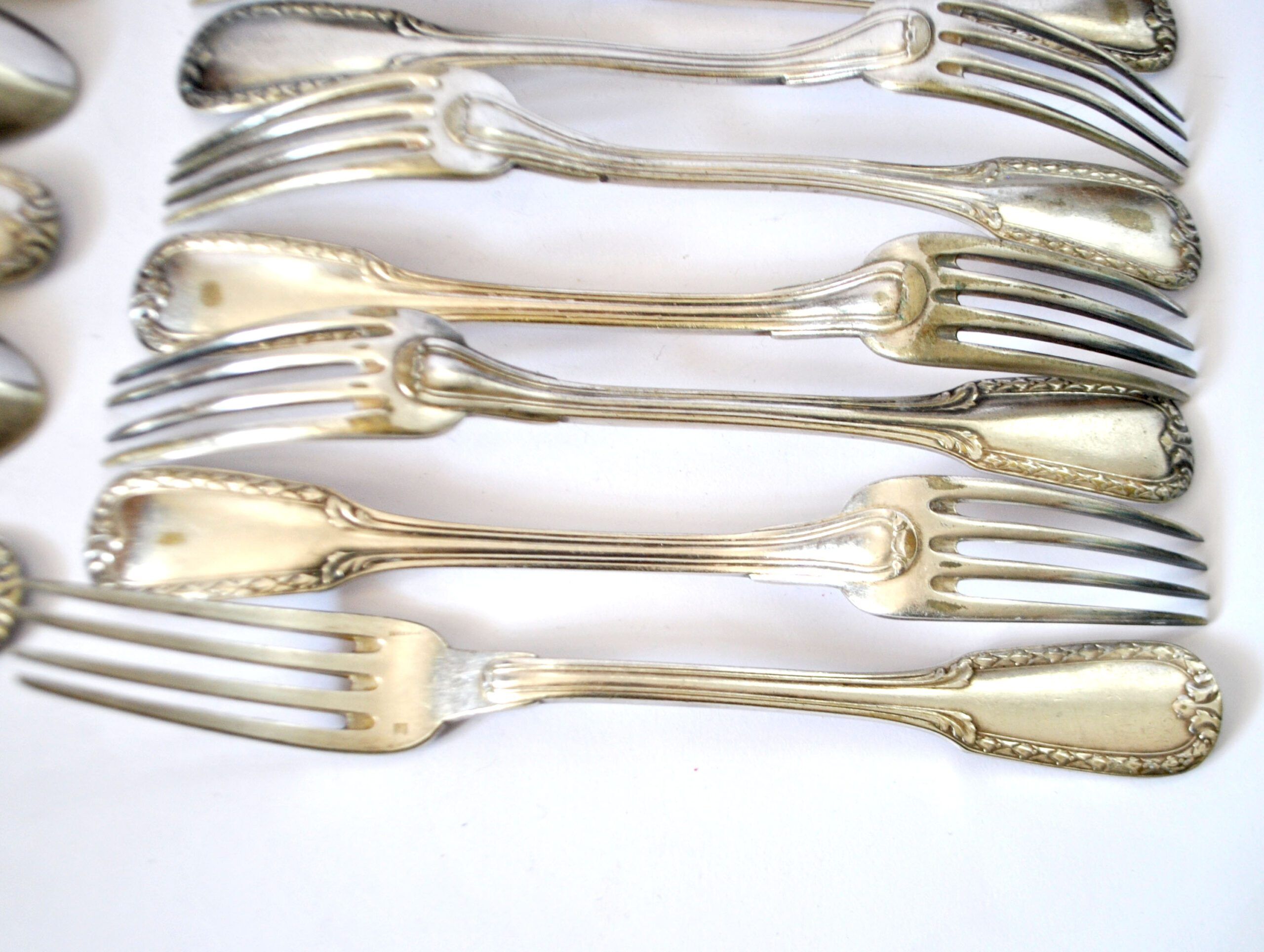 Set of 21 classic silver-plated metal table cutlery from 1900 by silversmith Boulenger, 21cm.