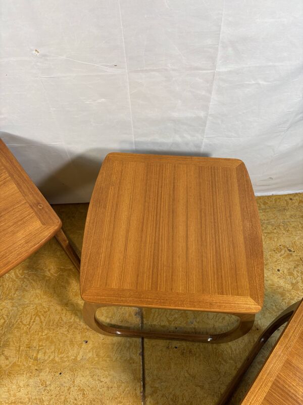 Tables gigognes en teck rétro vintage des années 60 par Nathan, qualité britannique.