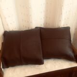 Lot of 2 leather cushions