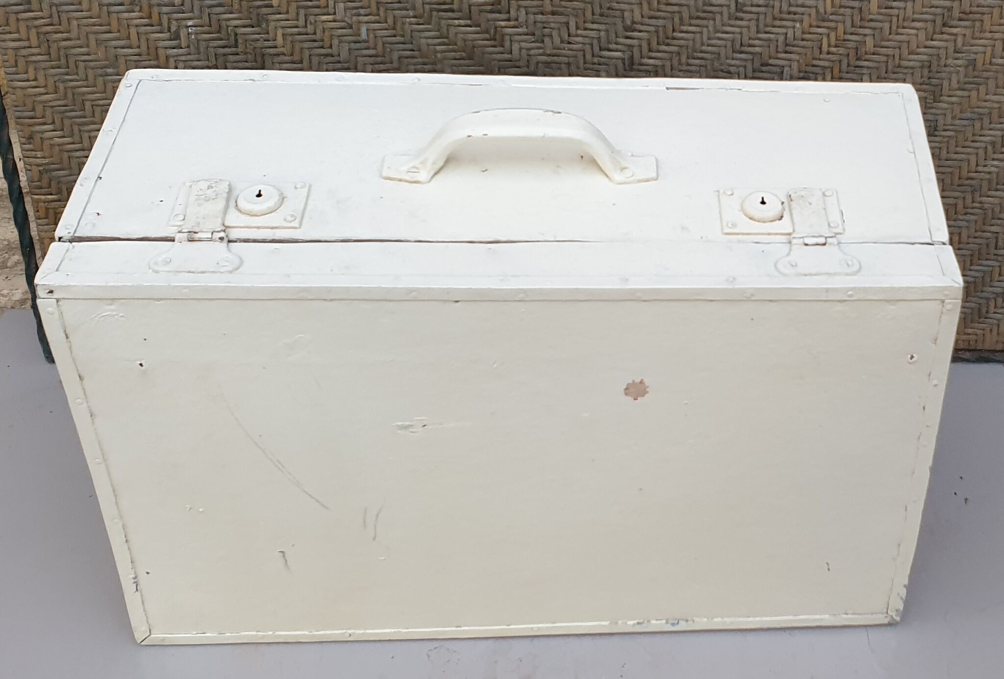 Old wooden cream case