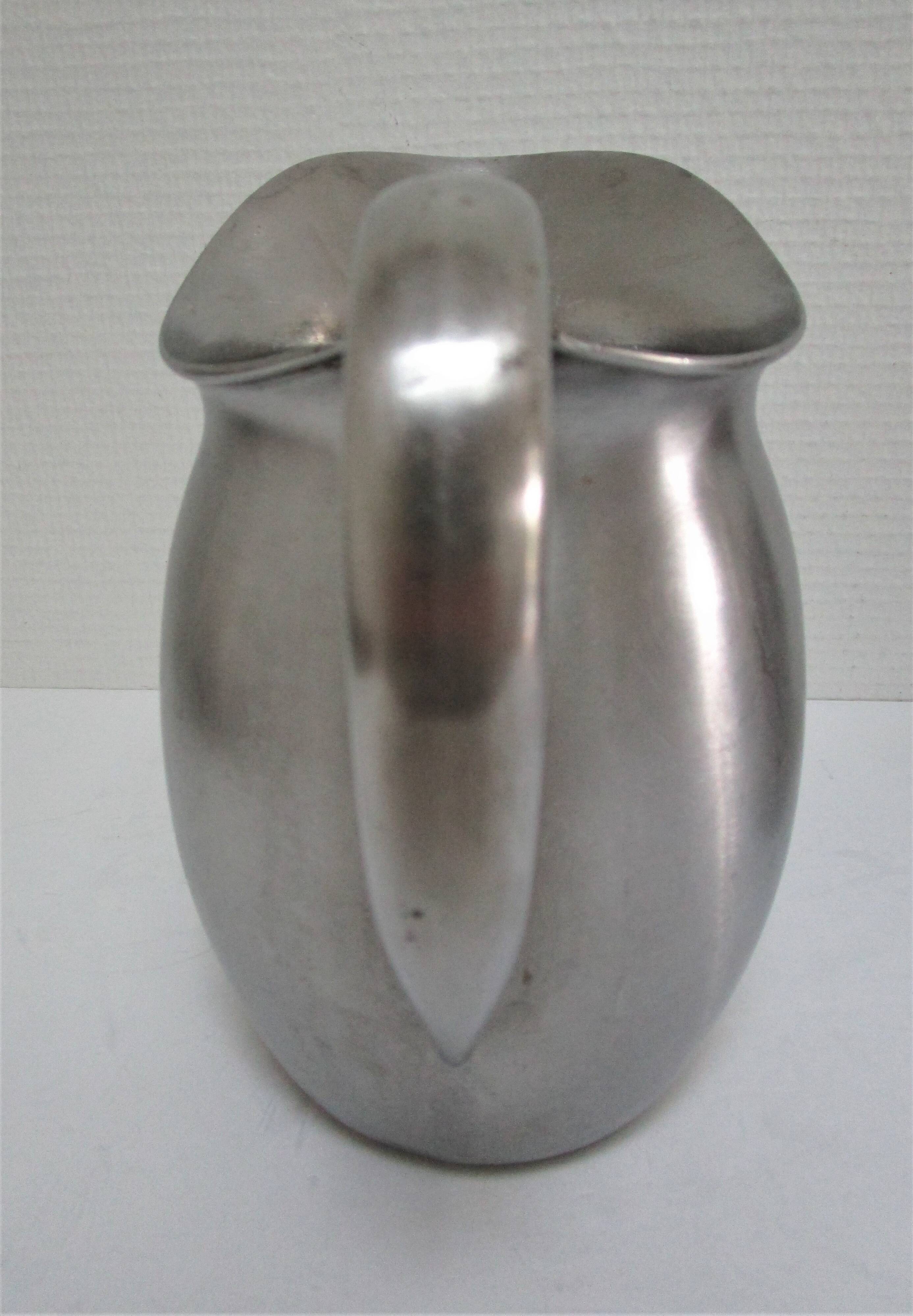 Deux pichets inox Vollrath Hallins vintage