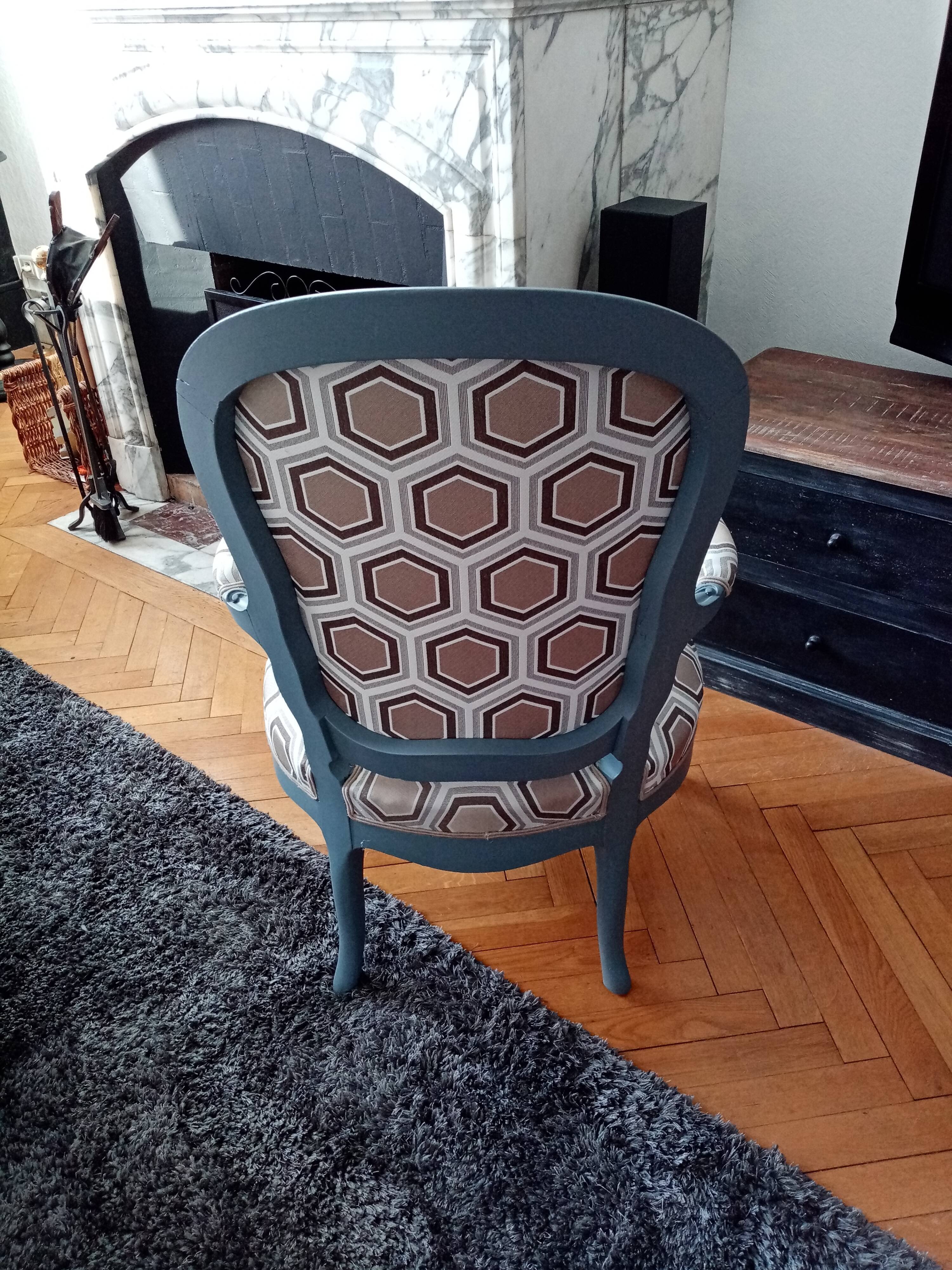 Chair type voltaire graphic patterns