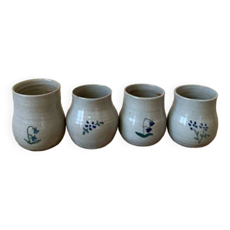 4 petites poteries assorties