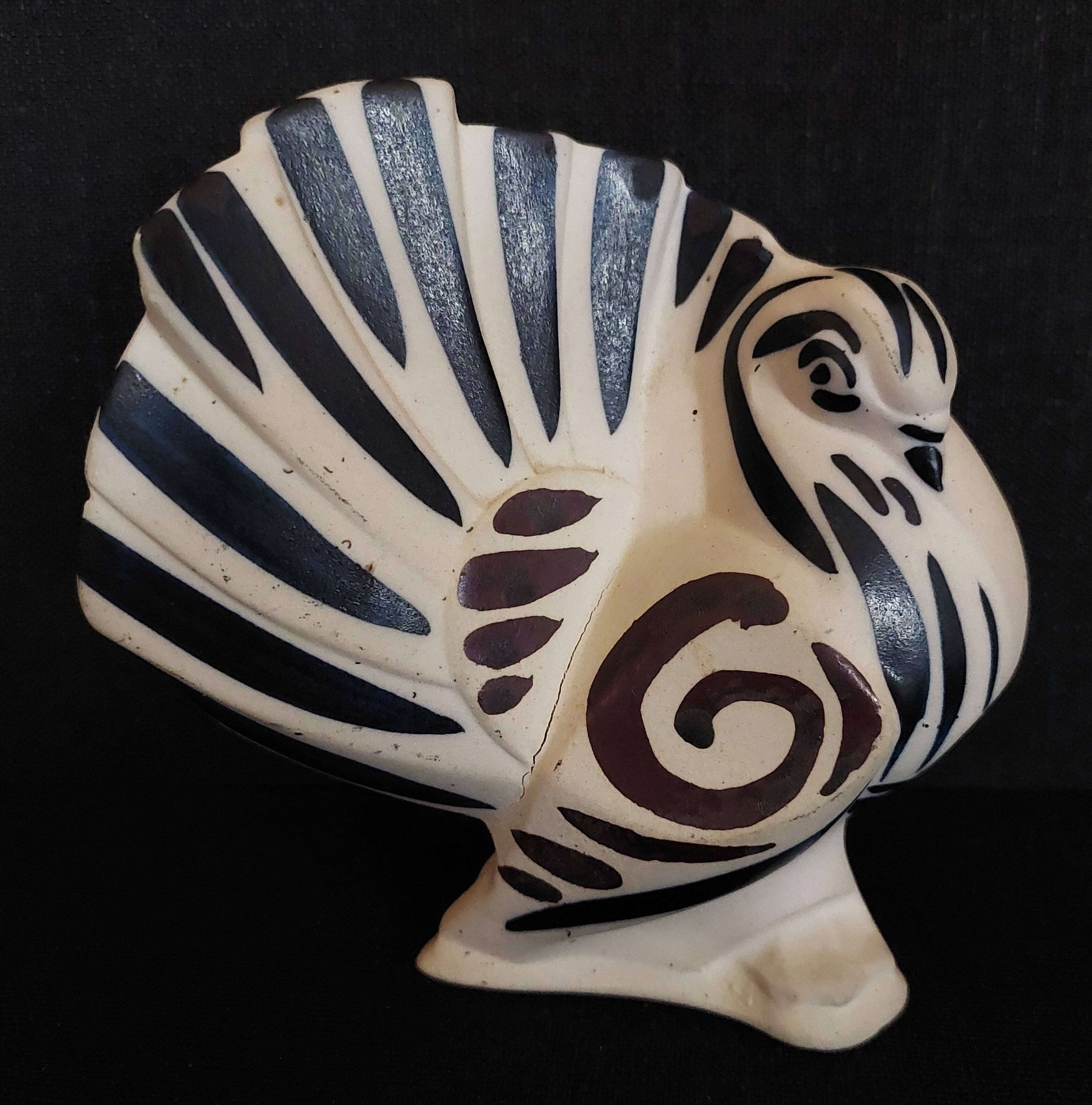 Sandstone subject signed Otero Regal ceramic 20th century bird