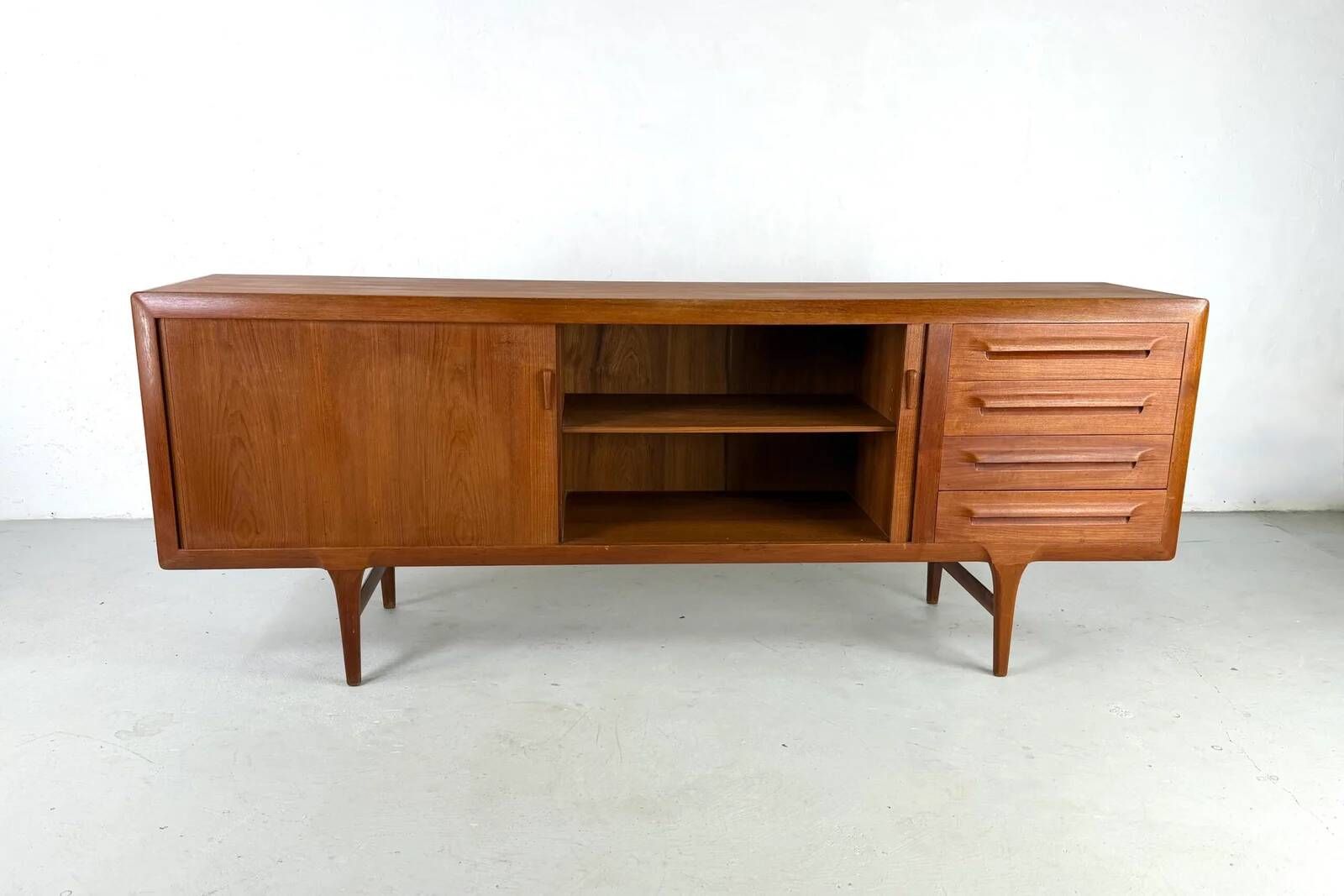 Enfilade FA32 by Ib Kofod-Larsen for Faarup – 1960s