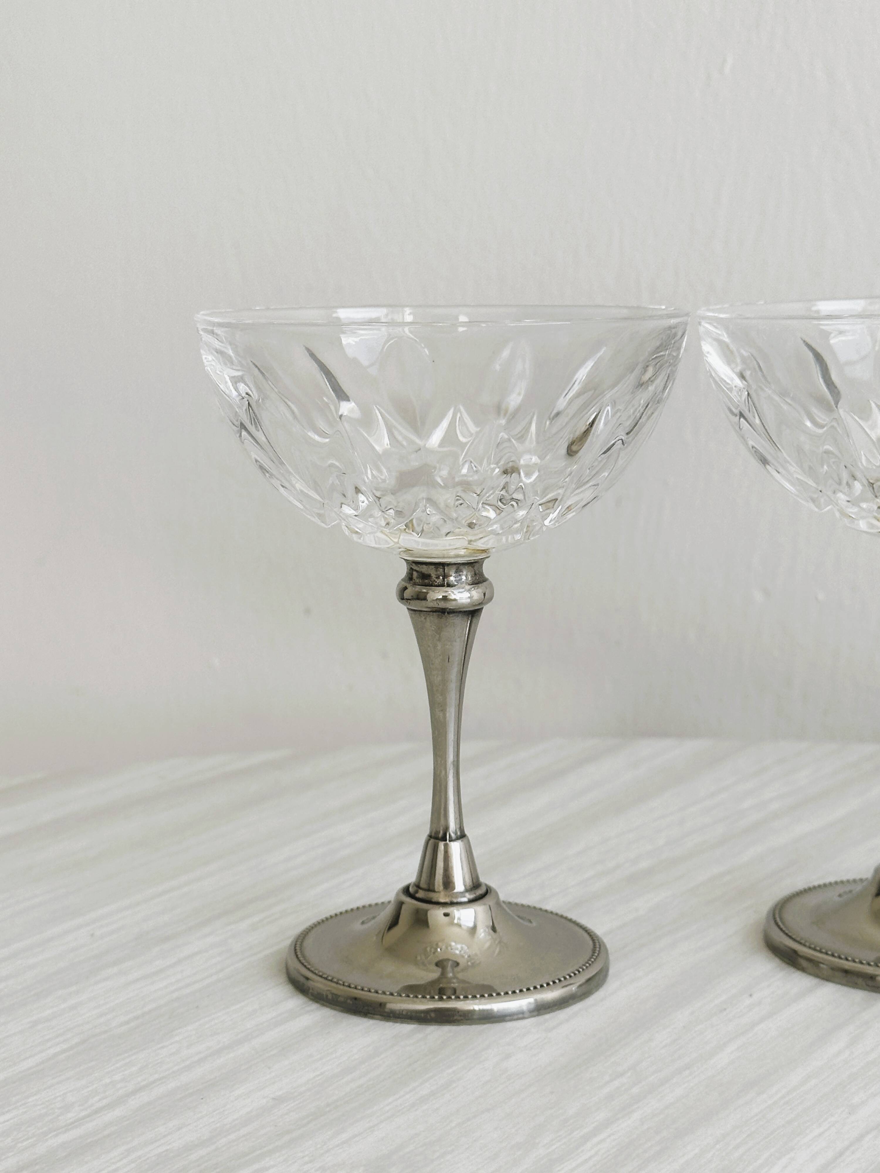 Set of 2 vintage glasses in metal and thick chiseled glass