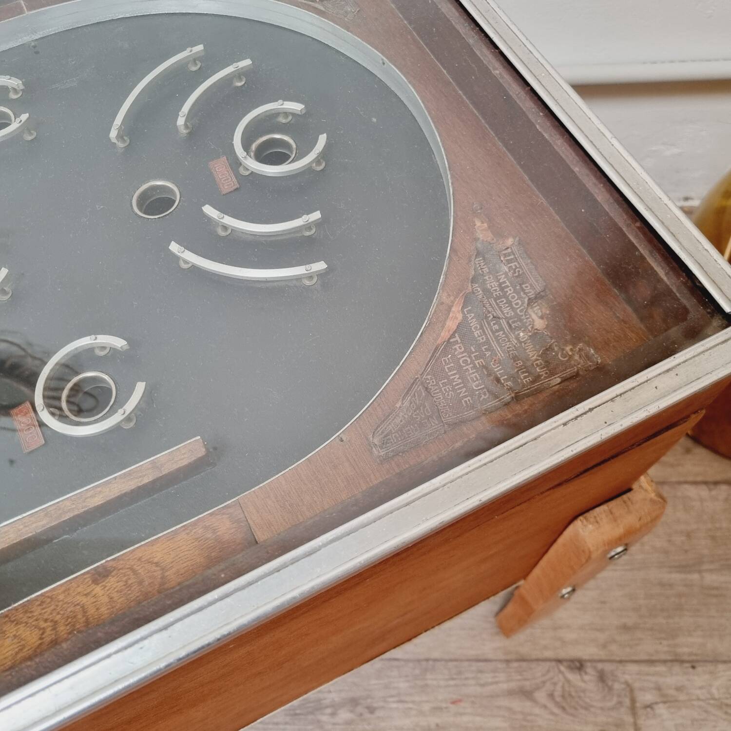 Industrial coffee table & old pinball machine 1900