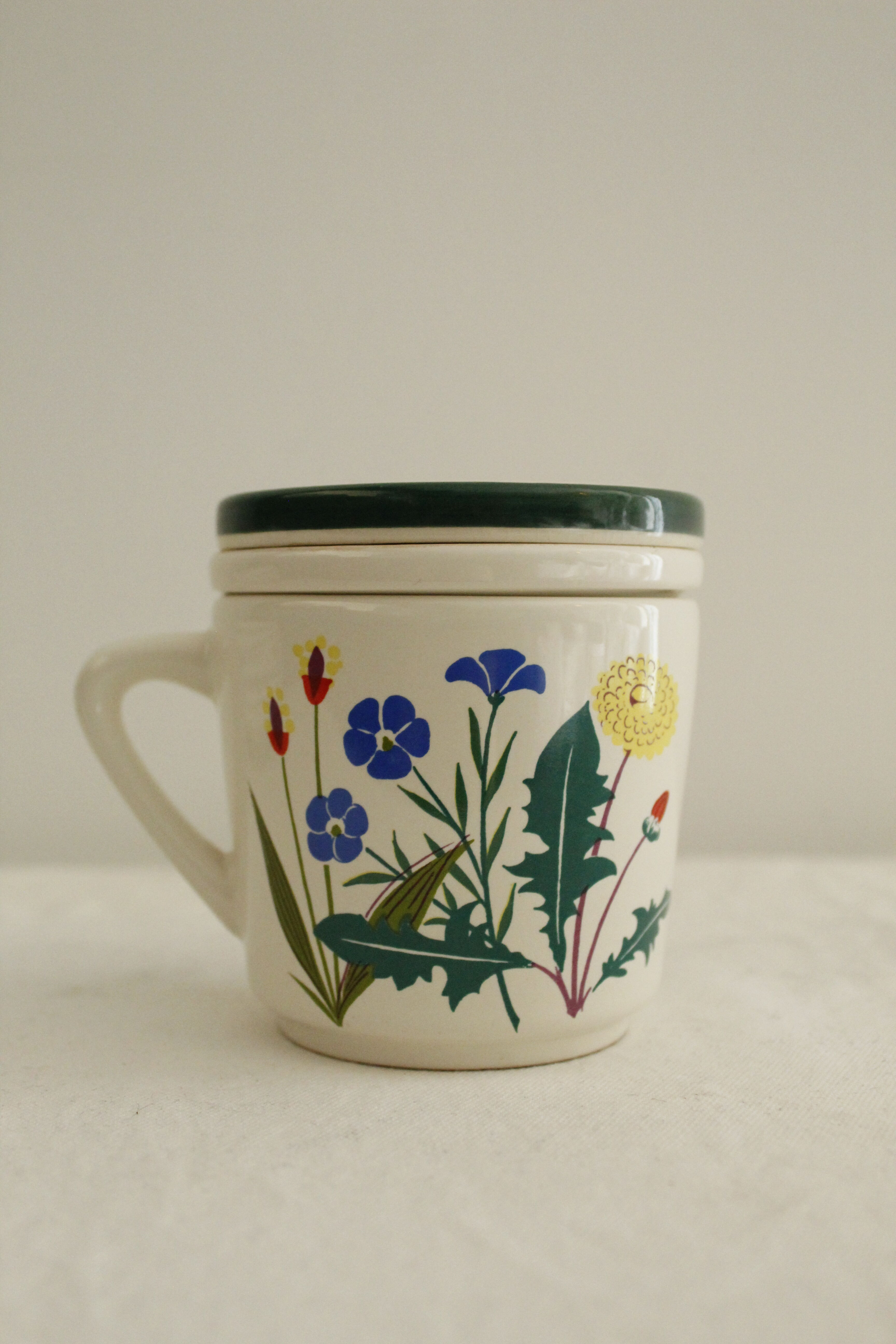 Infusion cup - flower motifs - Western Germany