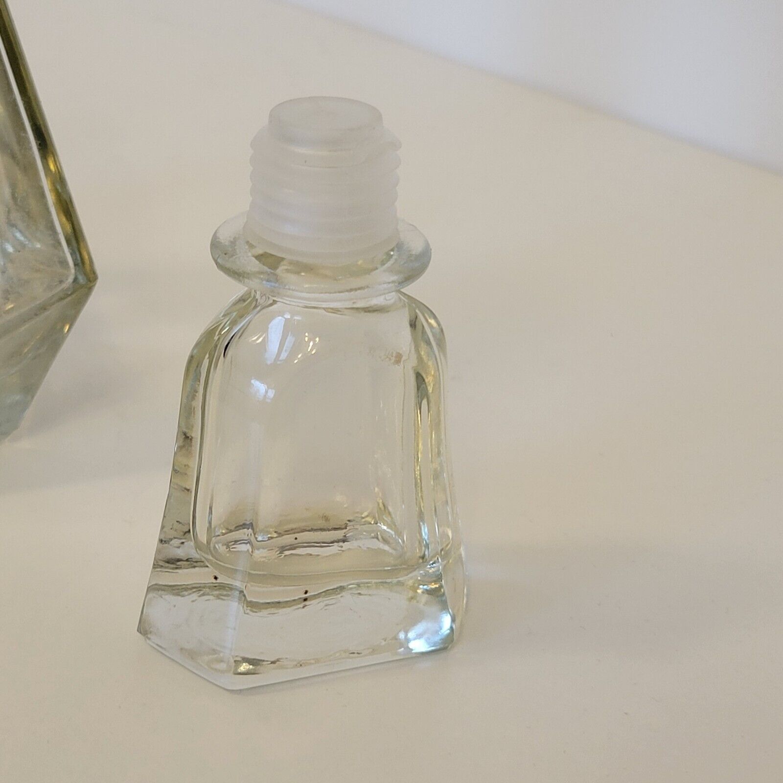 Art Deco geometric glass whisky decanter 550 ml