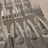 12 fourchettes à gateaux métal argenté orfèvre Cailar Bayard coquille