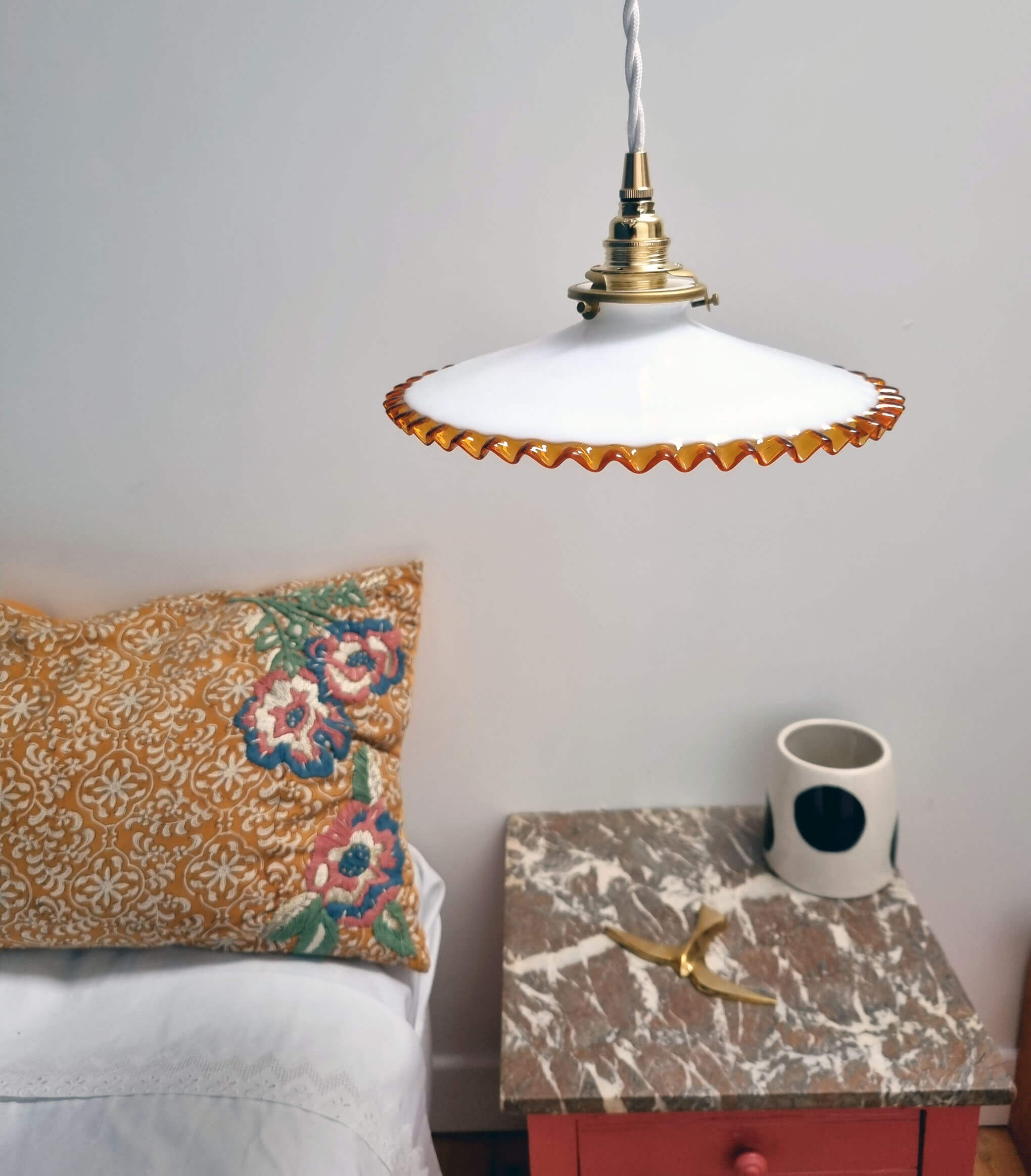 Suspension opaline