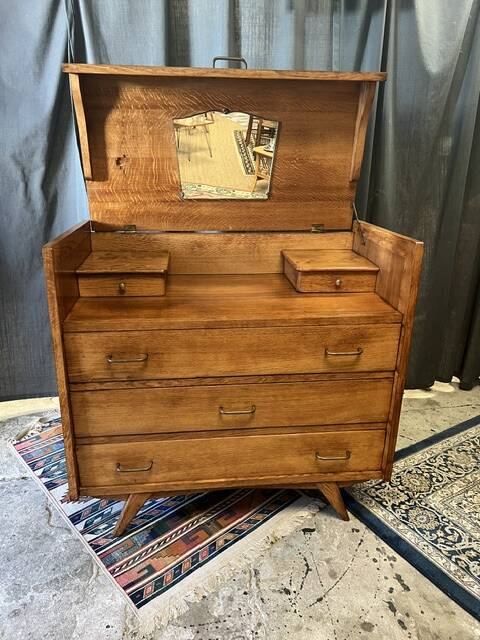 Vintage dressing table with tapered legs