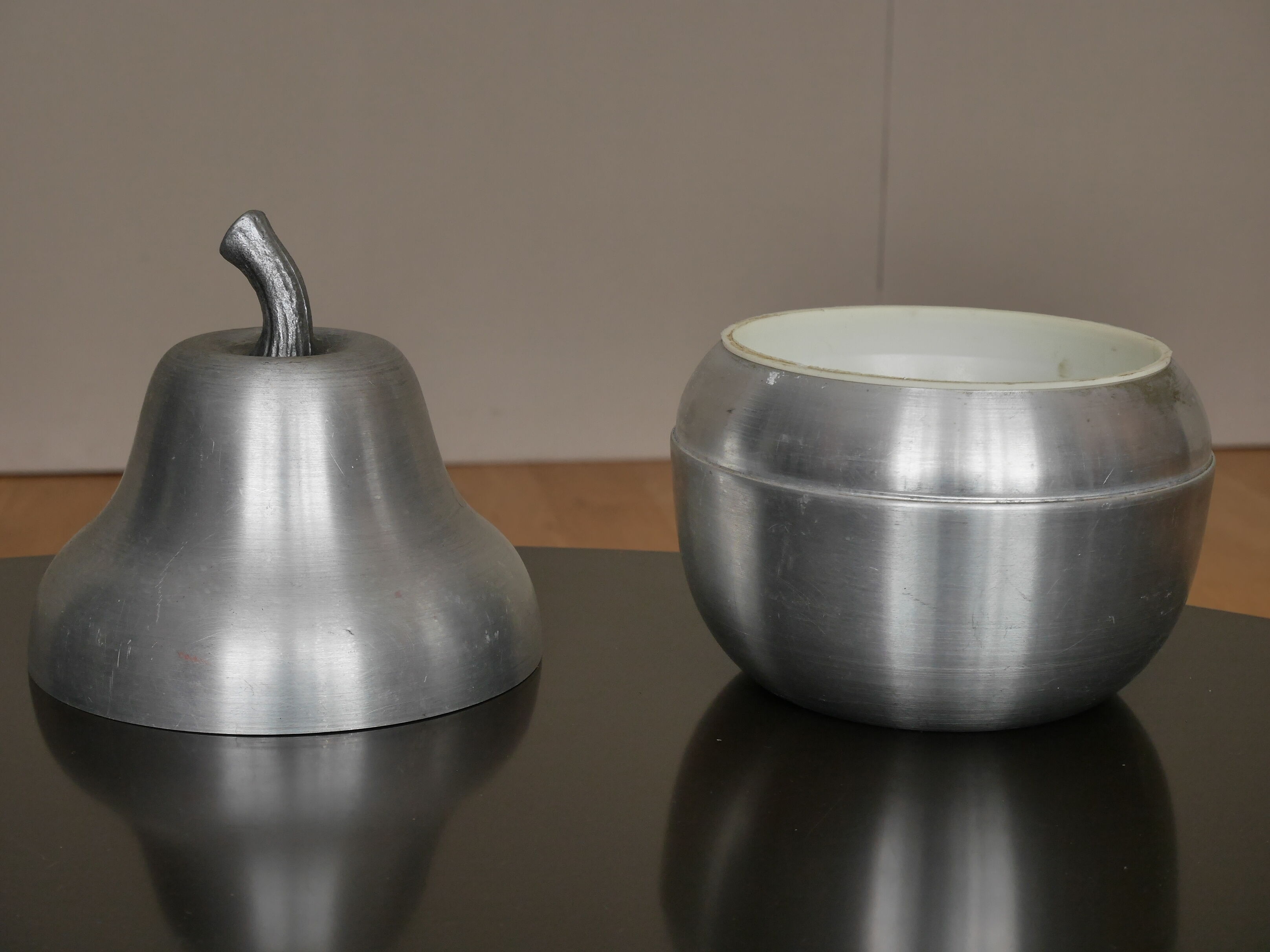 Pear seventies stainless ice bucket