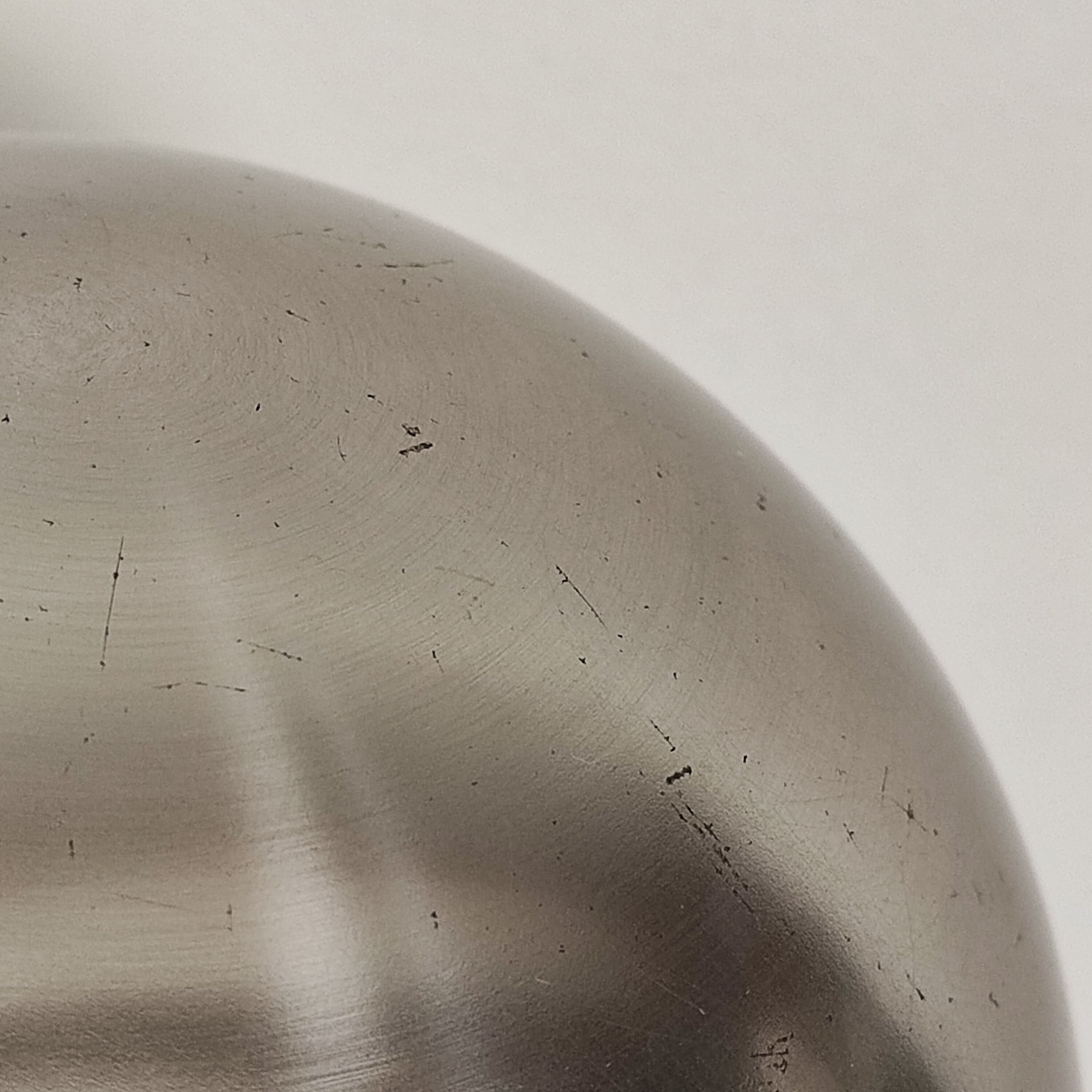 Articulated desk lamp