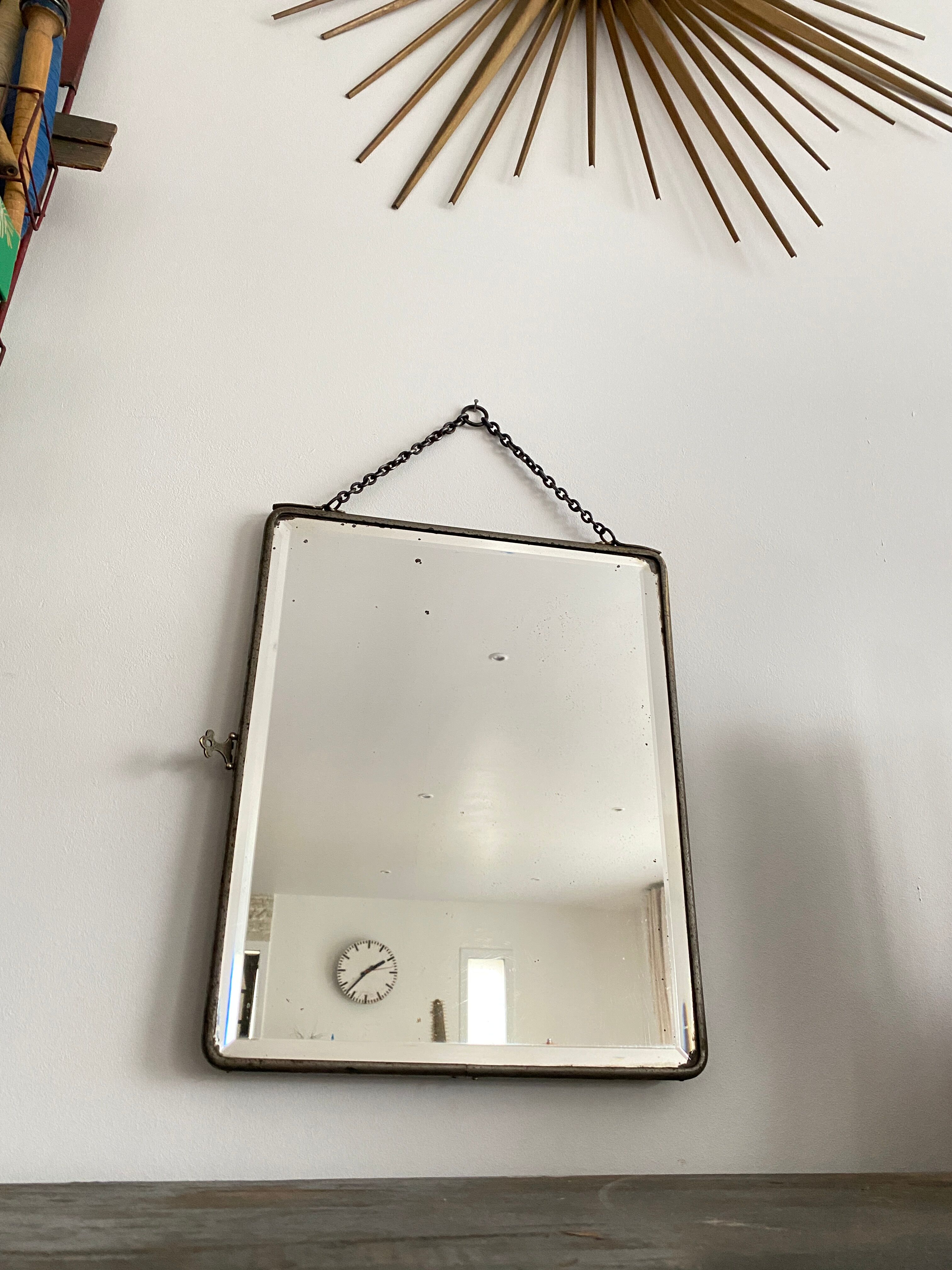 Barber mirror with chain 33 x 28 cm