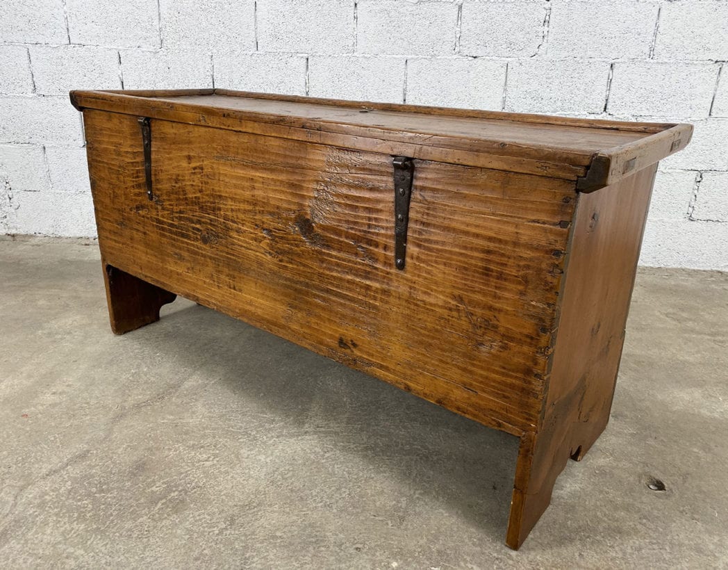 Ancien coffre de mariage savoyard - 18ème siècle