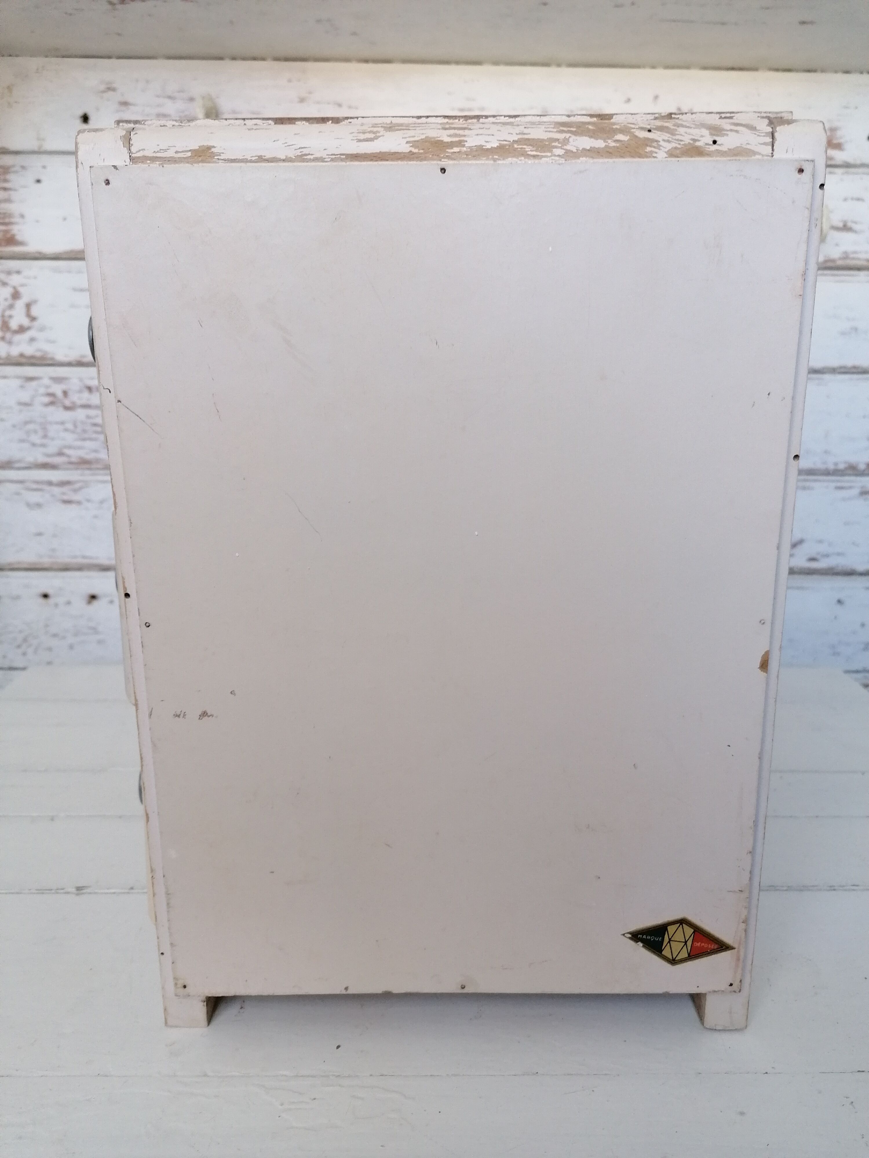 Small storage unit to lay