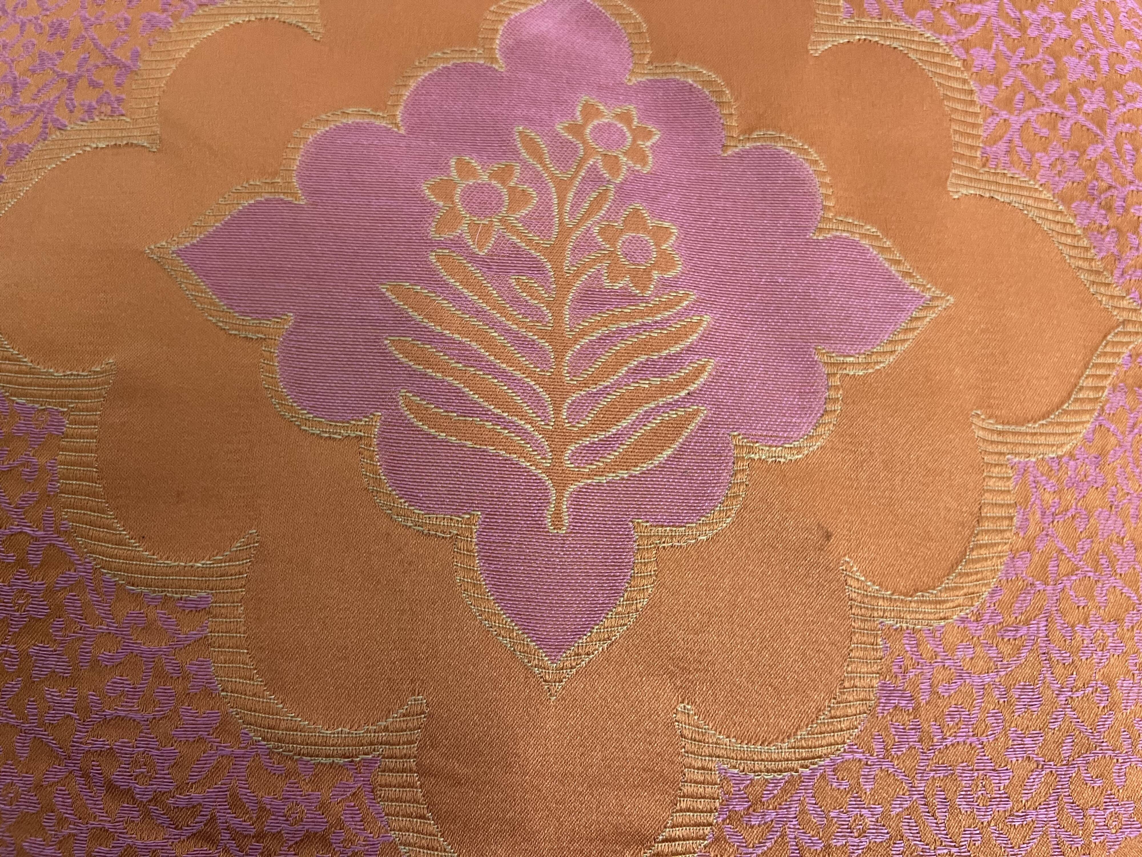 Set of 4 embroidered cushions in coral and pink – 44x44 cm – identical on both sides.