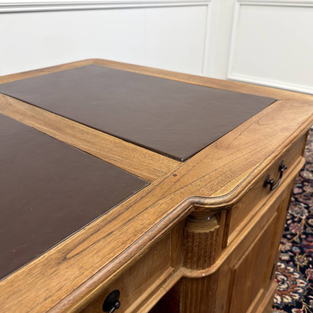 Bureau en teck anglais classique avec cuir marron