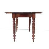 Round flap table